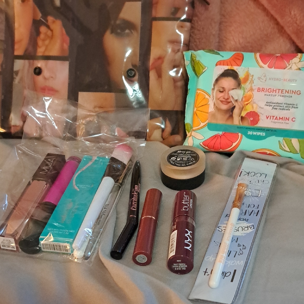 Eye and Lipstick Bundle with Bag- worth at least $60